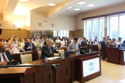 W punkcie 20a. stosunkiem głosów 14 za i 7 wstrzymujących się, radni przyjęli uchwałę w sprawie miejscowego planu zagospodarowania Szczakowa-Dobra w Jaworznie.. 