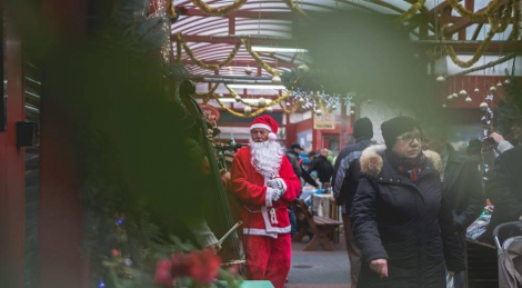 Jarmark Bożonarodzeniowy na pasażu handlowym Manhattan