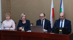 W punkcie 7. radni jednogłośnie uchwalili plan pracy Rady Miejskiej w Jaworznie na 2017 r. i przyjęli w całości uchwałę w sprawie zatwierdzenia planów pracy Komisji Rady Miejskiej w Jaworznie na 2017 rok (punkt 8).. 