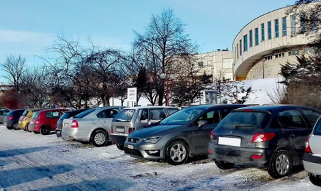 Zielona strefa na parkingu pod halą MCKiS