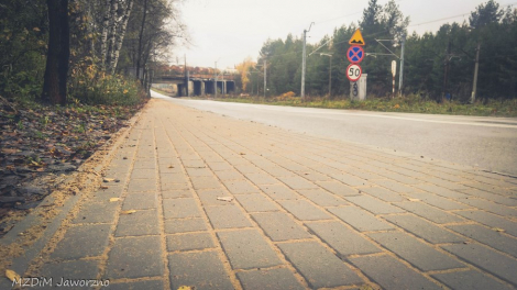 Nowy chodnik wzdłuż ul. bukowskiej - od wiaduktu do wjazdu nad Zalew Sosina - fot. MZDiM Jaworzno