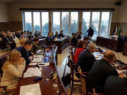 W punktach 6-7 radni przegłosowali zmiany w uchwale budżetowej na 2018 r. miasta Jaworzna oraz zmiany uchwały w sprawie Wieloletniej Prognozy Finansowej miasta na lata 2018 - 2029.. 