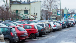 Zakres zadania to budowa połączenia pieszo-rowerowego Hali Widowiskowo-Sportowej z centrum przesiadkowym oraz budową zadaszonego parkingu z automatyką parkingową.