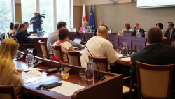 W kolejnym punkcie Radni pochylają się nad projektem uchwały w sprawie wyrażenia zgody na rozwiązanie Miejskiego Przedsiębiorstwa Oczyszczania sp. z o.o. z siedzibą w Jaworznie.