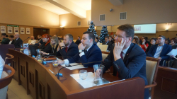 W punktach 8. i 9. radni przyjęli plan Powiatowego Programu Rozwoju Pieczy Zastępczej w Jaworznie na lata 2019-2021 oraz zadecydowali w sprawie przyjęcia Gminnego Programu Wspierania Rodziny w Jaworznie na lata 2019-2021.. 