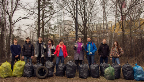 Akcja Trash Challenge już znalazła w mieście spore grono zainteresowanych - do wspólnych wyzwań chętnie włączyła się młodzież z jaworznickich szkół - fot. www.facebook.com/elektrownia.ckziu/